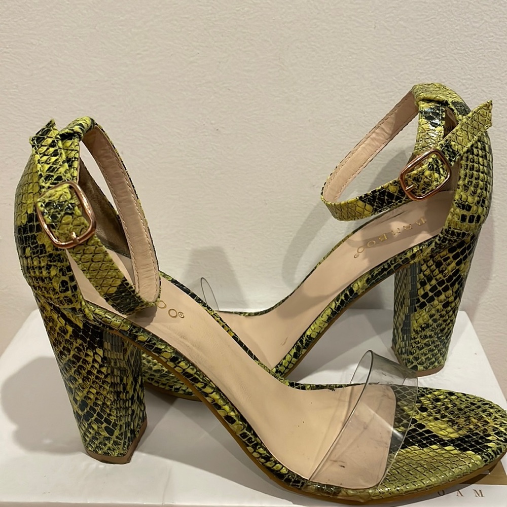 Black and green sandal